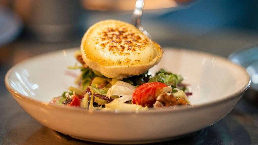 Goat's cheese salad prep